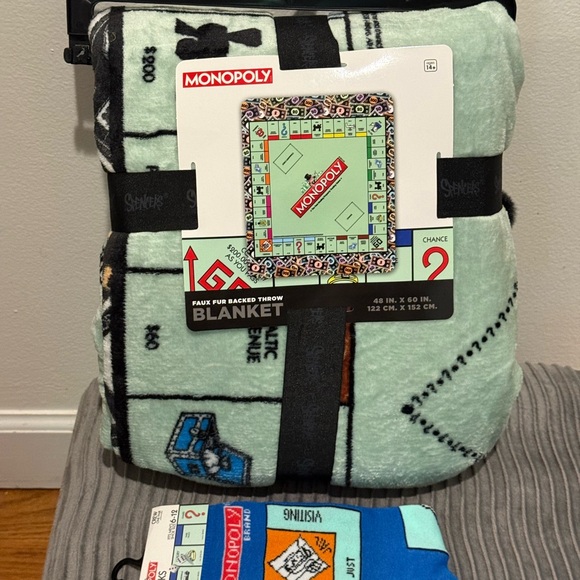 Monopoly Faux Fur Throw Blanket - Green - Picture 3 of 8